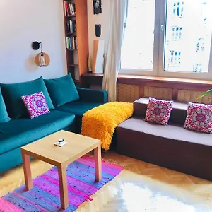 https://quiet-cozy-flat-close-to-central-railway-station.warsawhotelspoland.com